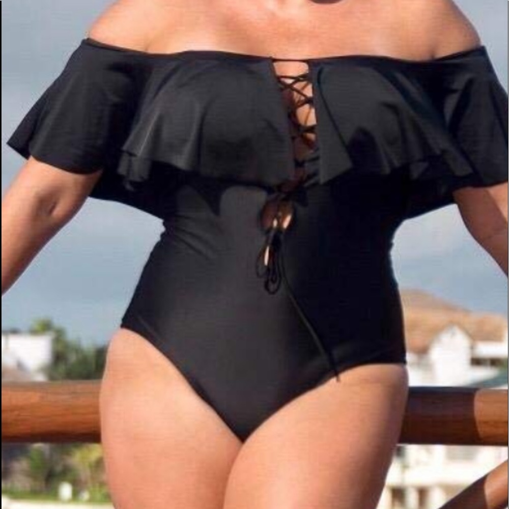 ♥️SOLD♥️Black one Piece Ruffle bathing suit 🖤
